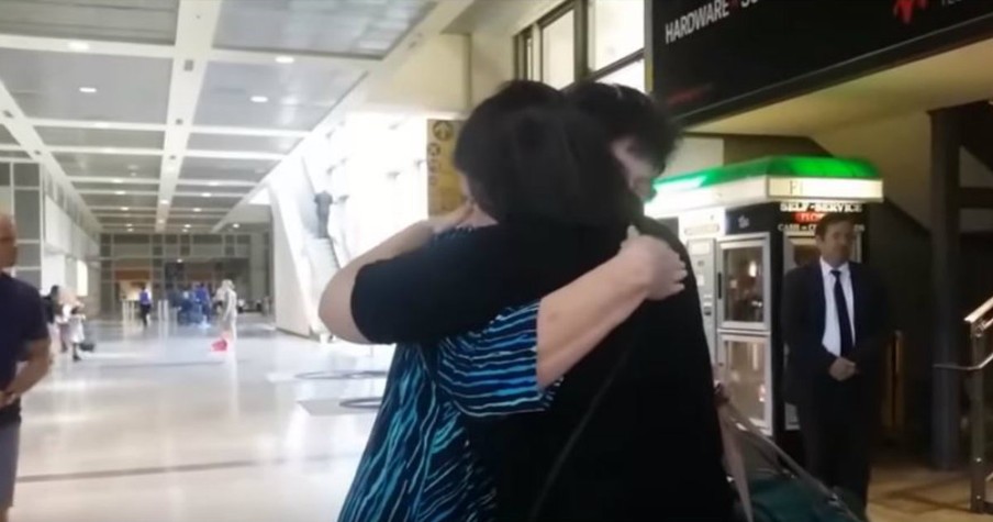 Adopted Daughter Reunited With Her Birth Mom After 48 Years