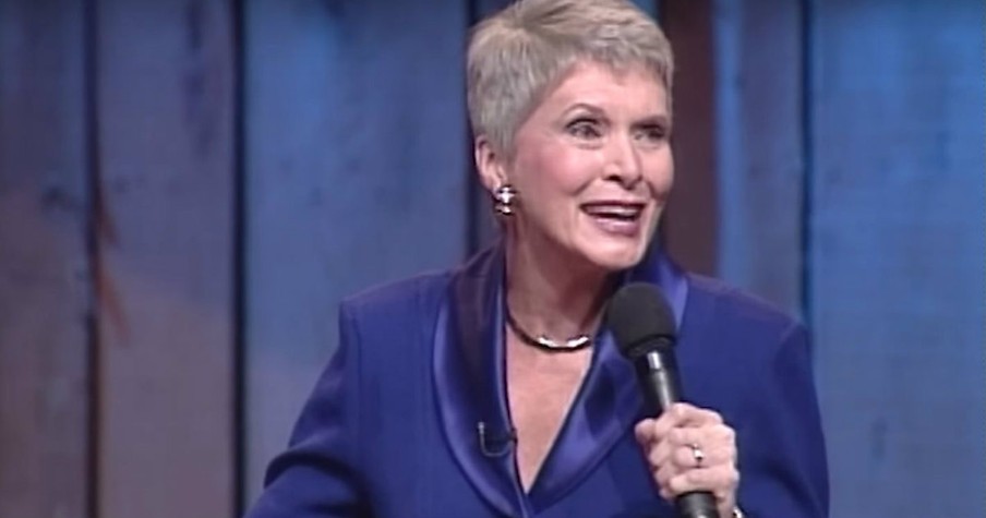 Jeanne Robertson Tries To Prank LB With Some Help From A Talking Santa