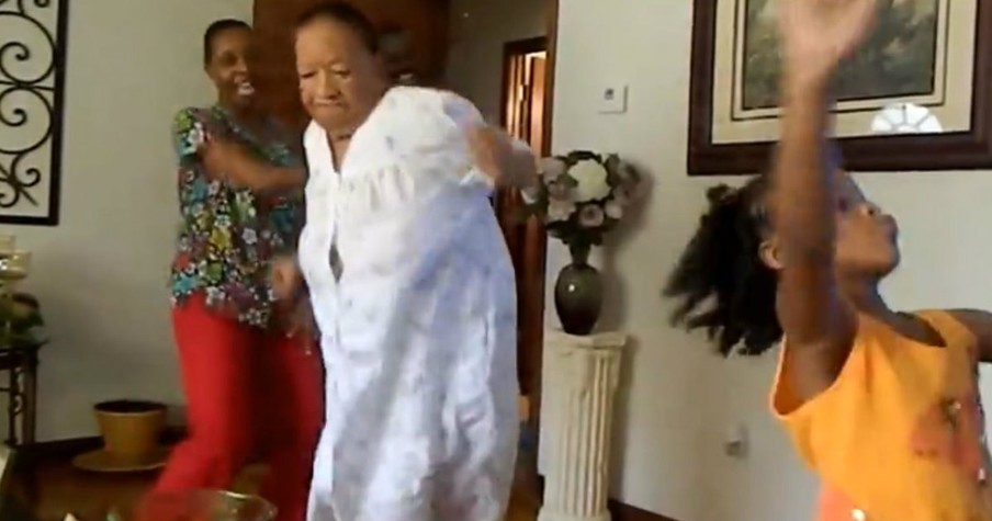 94-Year-Old Grandma Shows Of Her Fancy Moves While Dancing With Her Family