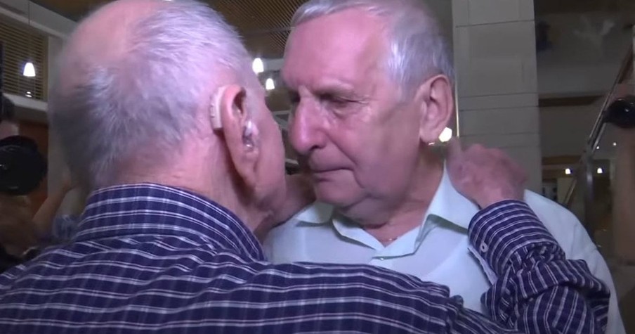 Holocaust Survivor Finally Meets His Nephew He Didn't Know He Had