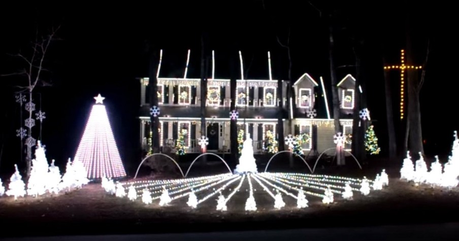 Incredible Christmas Light Show Set To Favorite Christmas Song Of 'Mary Did You Know'