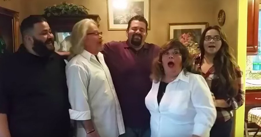 In-Laws Are Surprised With A Pregnancy Announcement During Their Family Picture