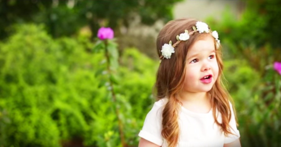 3-Year-Old Claire Ryann Sings 'Gesthemane' For Easter