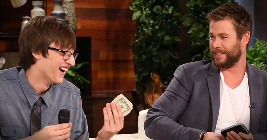 Honest Teen Returns Chris Hemsworth's Wallet And Gets A Big Thank You