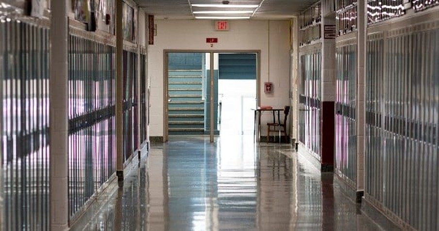 These Halls Hide The Identity Of A Secret Stranger. And Everyone LOVES This Unsolved Mystery!