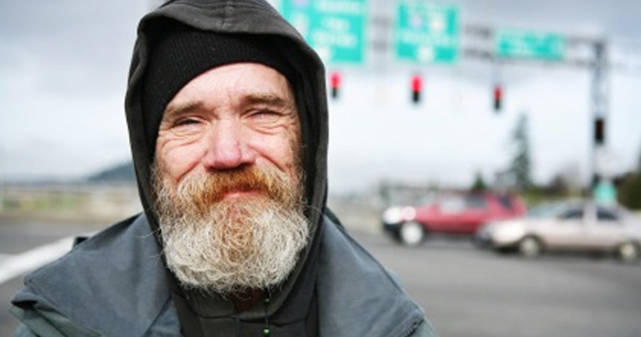Homeless Man is an Angel Who Risked His Life to Save Many!