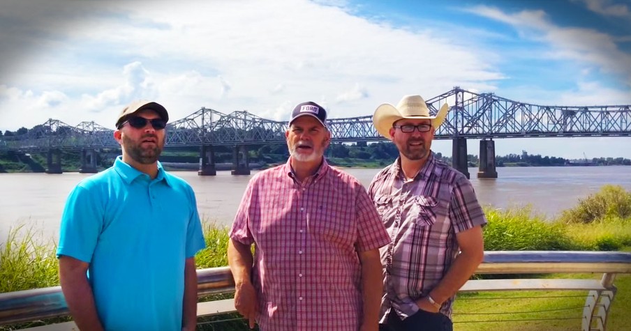 The Vessel Family Singing An A Cappella Version Of 'Amazing Grace'