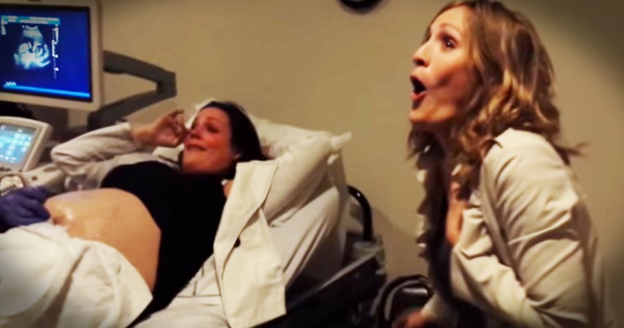 A Woman Surprises Her Sister With An Ultrasound Of Twins