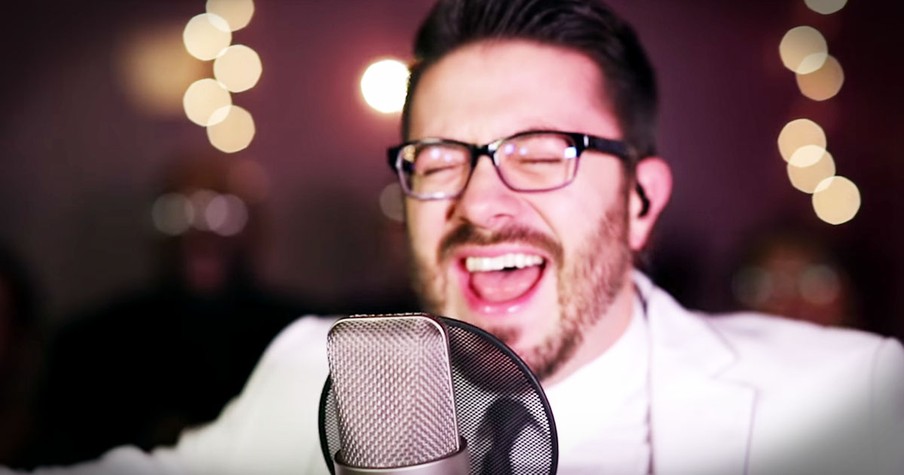 Danny Gokey Performs 'Mary, Did You Know'