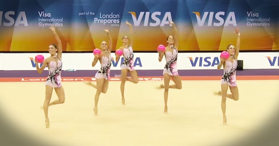 5 Gymnasts Perform Routine with Pink Balls in London