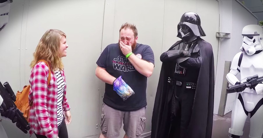 Darth Vader Helps Wife Surprise Husband With Pregnancy Announcement At Walt Disney World