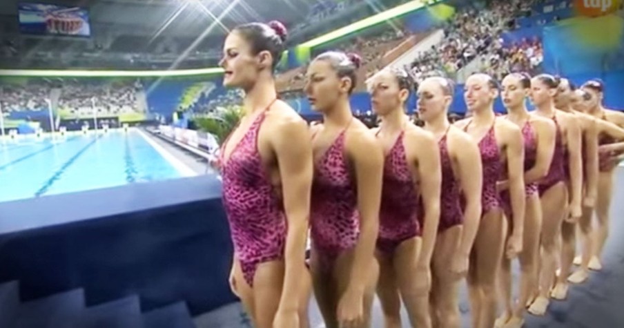 Synchronized Swimming Team Wows With 'Stairway to Heaven' Routine