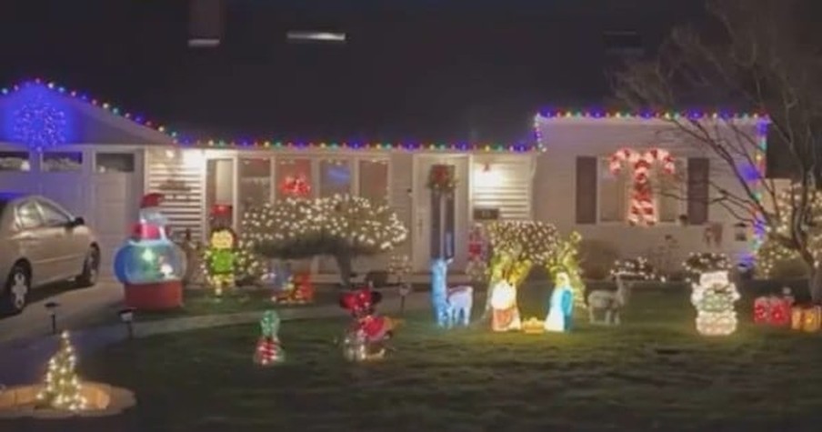 Mourning Family Is Shamed For Leaving Up Christmas Lights So Neighbors Step In