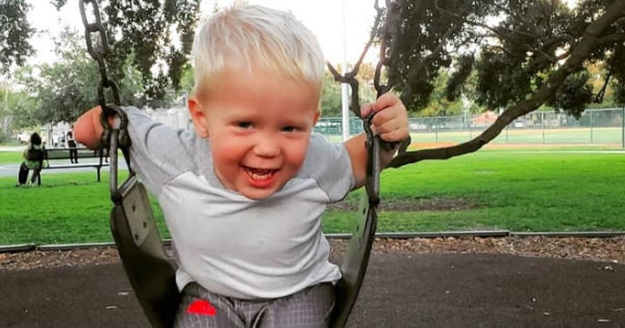 1-Year-Old Boy Has Best Reaction When He Spots Stranger with the Same Difference as Him