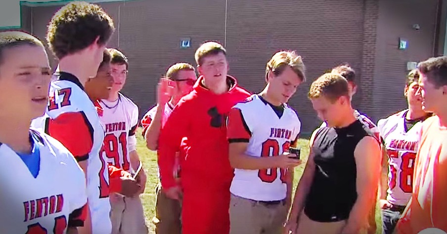 High School Football Team Saves Little Boy From Being Kidnapped