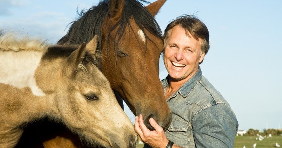 This MAN Just Risked His Life In A Deadly Flood. And It's All To Save Horses!