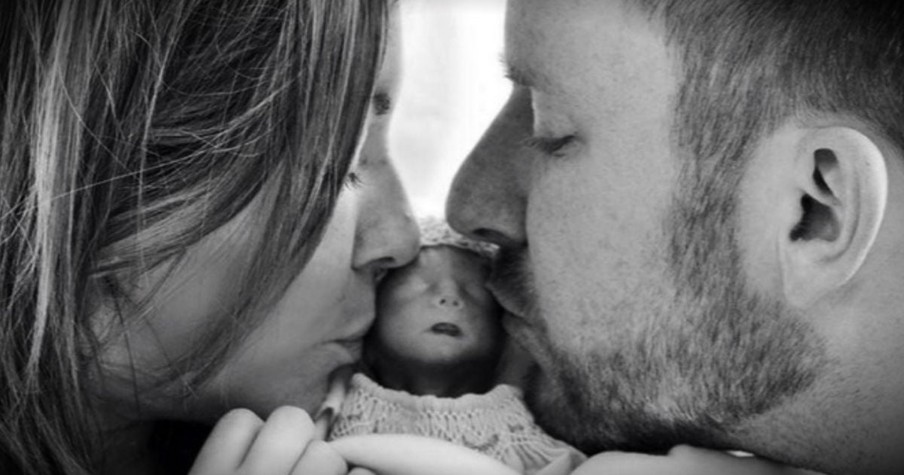 Surrogate Finds Couple Through Blog and Gives Them a Baby