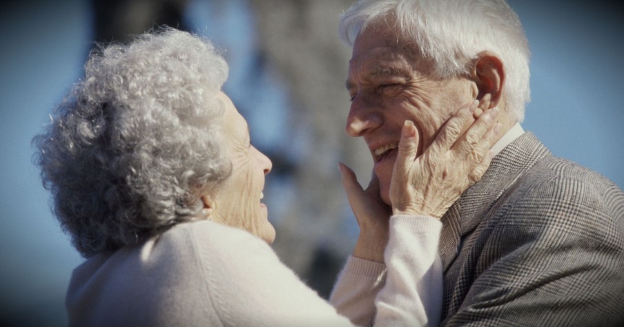 The Reason This Elderly Couple Always Shares A Meal Made Me LOL!