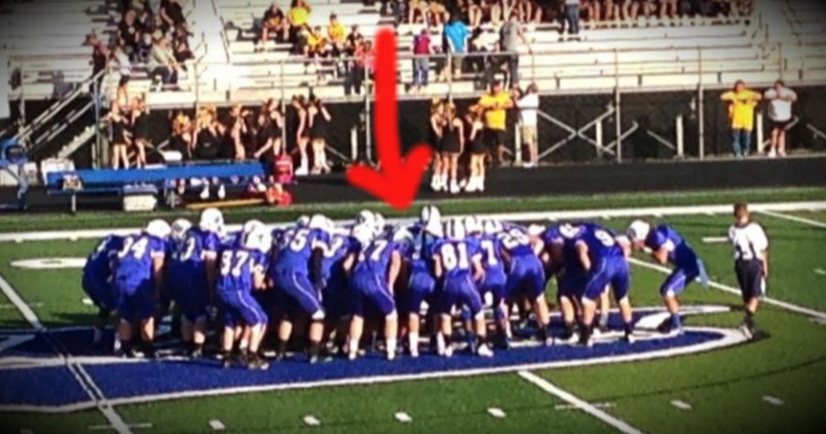 High School Football Players Stand Up For Jesus