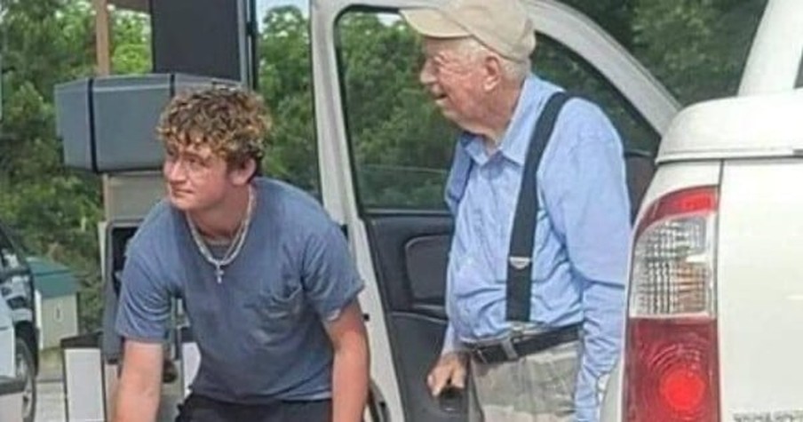 Teen Decides to Pump and Pay for Gas for Elderly Man and Restores Faith in Younger Generation