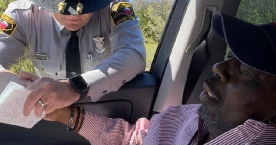 Picture Of Police Officer Praying With Woman's Devoted Dad Is Special Memory After He's Gone