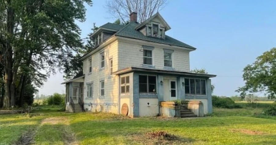 During Renovation of Old House from 1914, Young Couple Uncovers Secret Treasures in Attic