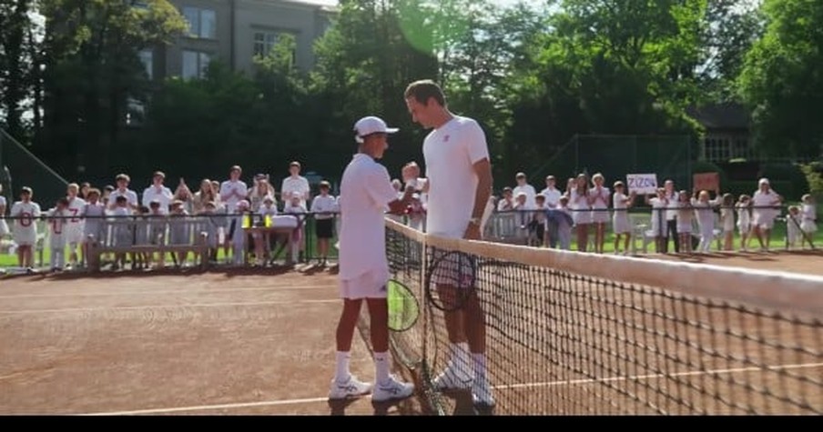 Roger Federer Made A 'Pinky Promise' With A Fan In 2017 And 5 Years Later, He Fulfilled It