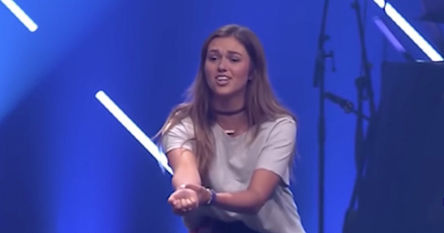 Sadie Robertson Shares Moving Encounter with Atheist Homeless Man