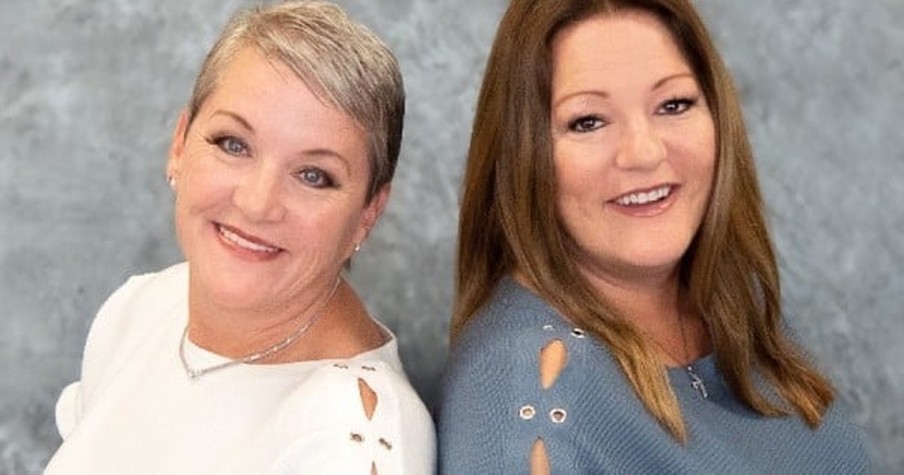 2 Sisters Reunited After 45 Years Have Lived in Same City With Sons Going to the Same School