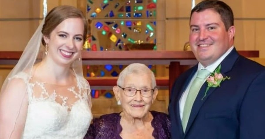 97-Year-Old Texas Grandma Refused to Miss Last Grandkid's Wedding and Beat Cancer to Attend