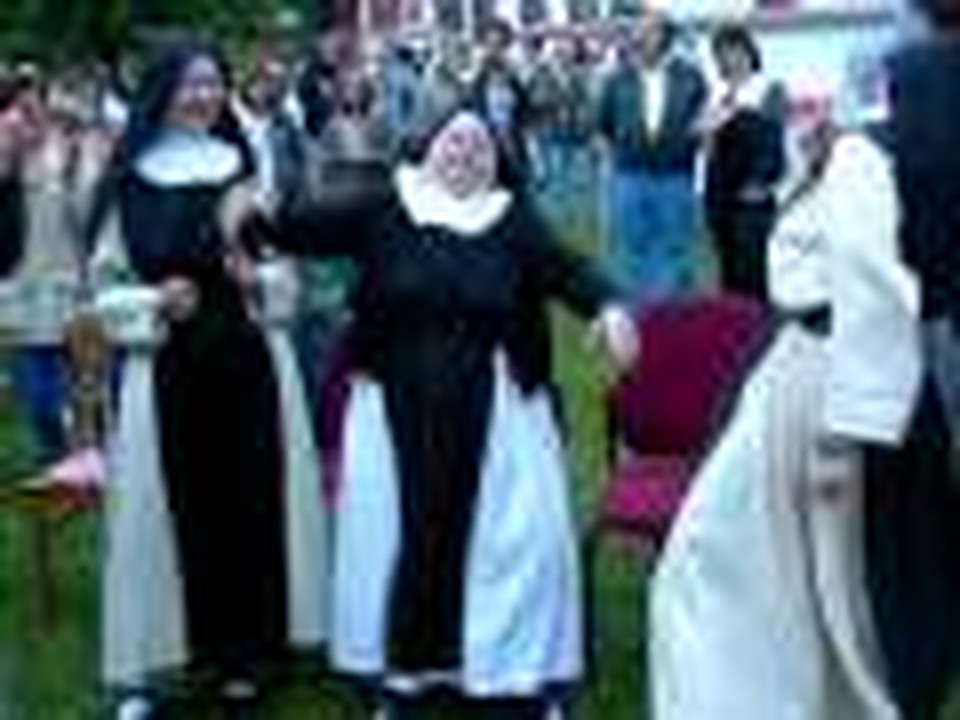 Sisters Dance! Live!