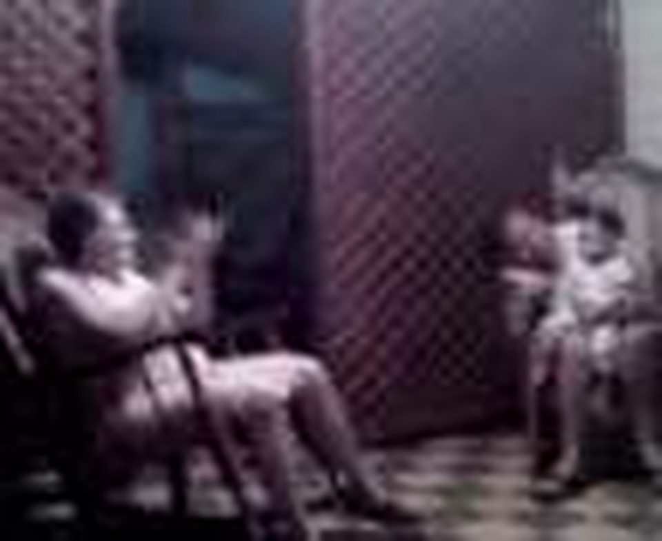 Mama cantando con Gugu