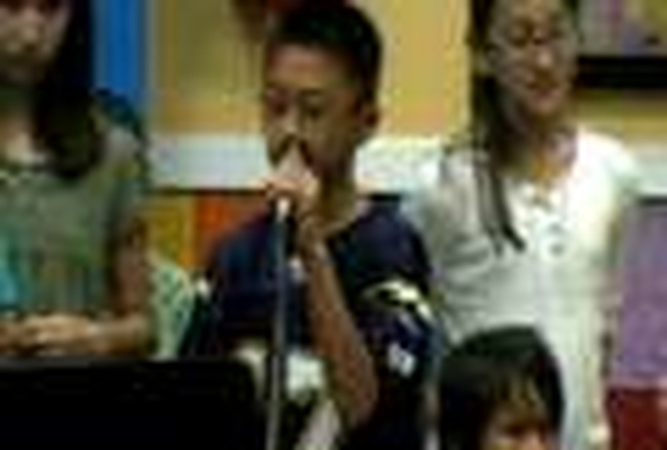 Calvary Kidz with Matthew Macasadia singing