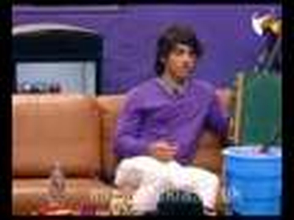 jonas Brothers playing pictionary in the nokia green room