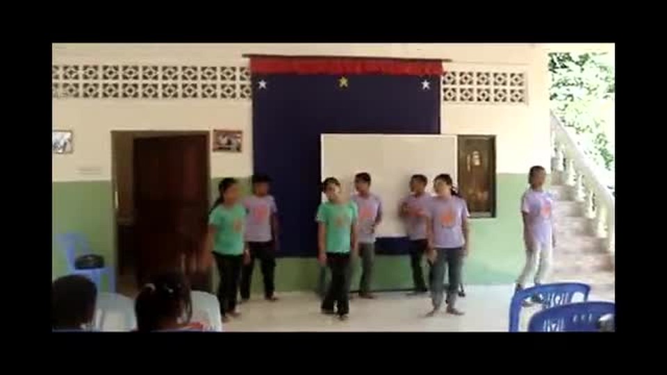 Pursat 2 children's dancing