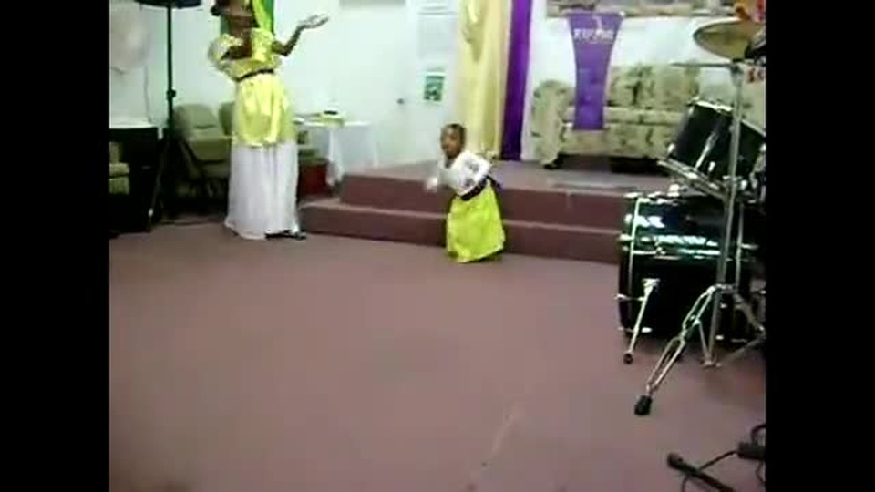 1 YEAR OLD BABY PRAISE DANCE | GodTube.com