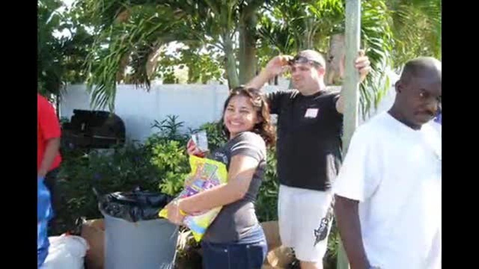 A BLESSING DAY WITH THE HOMELESS Y 29 JAMONES