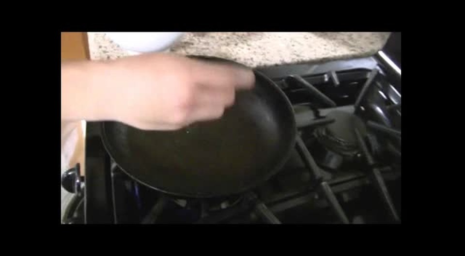 Adventasty Cooking episode 06: how to make banh xeo