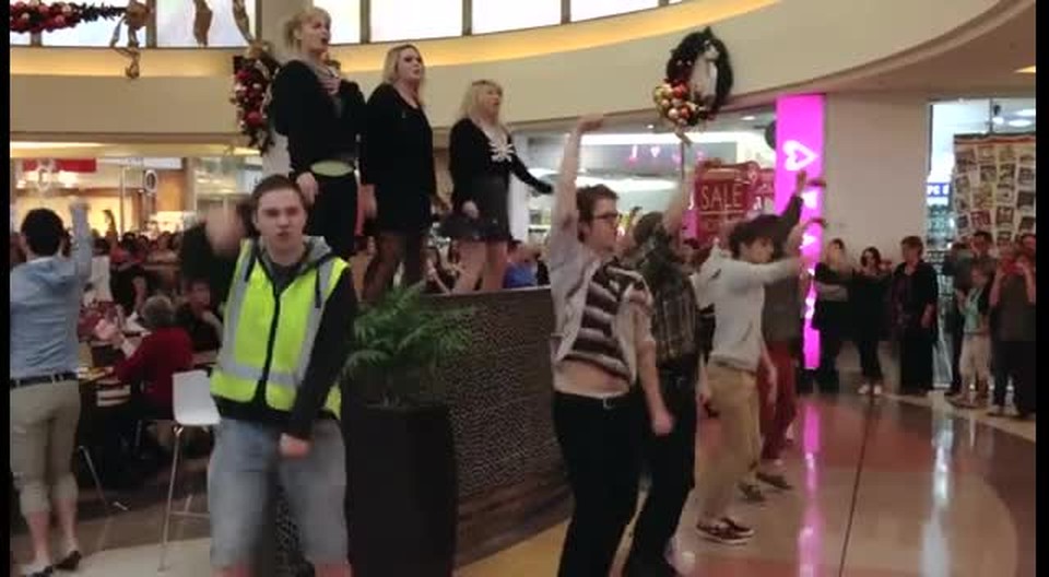 A Fun New Christmas Mall Flash Mob