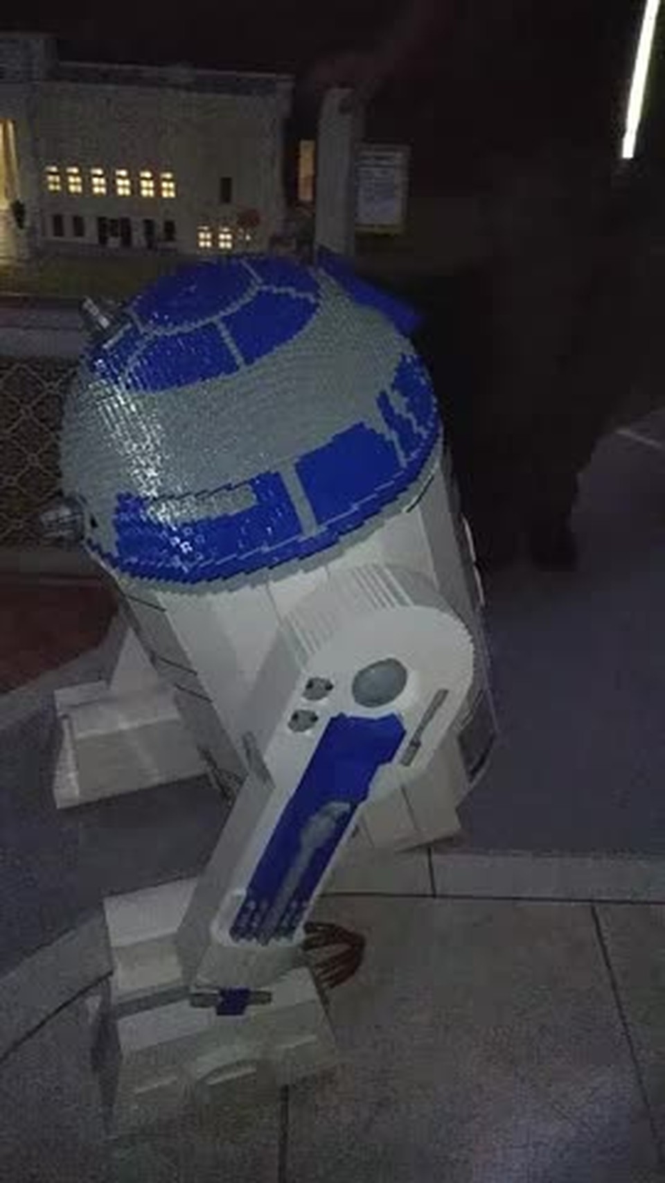 R2D2 at Lego Land