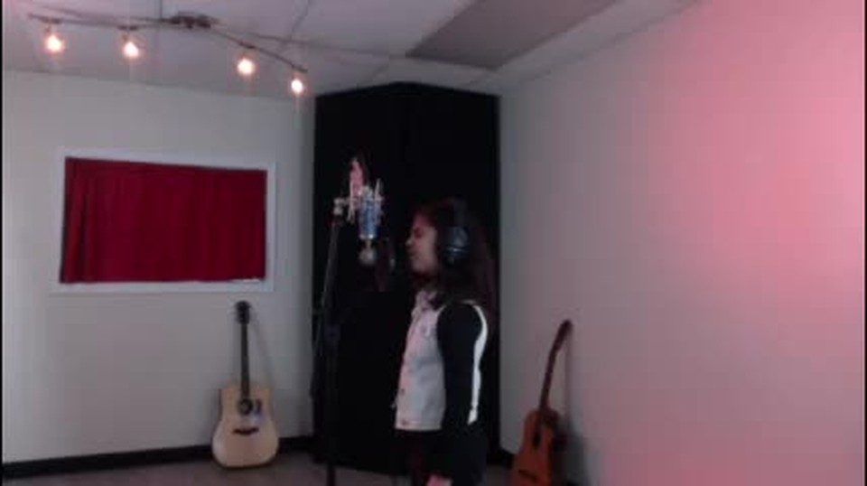 Alivia Orama 10 yr Old Performing "Clean"