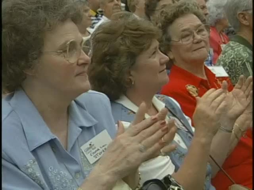 Bill & Gloria Gaither - God Is Faithful