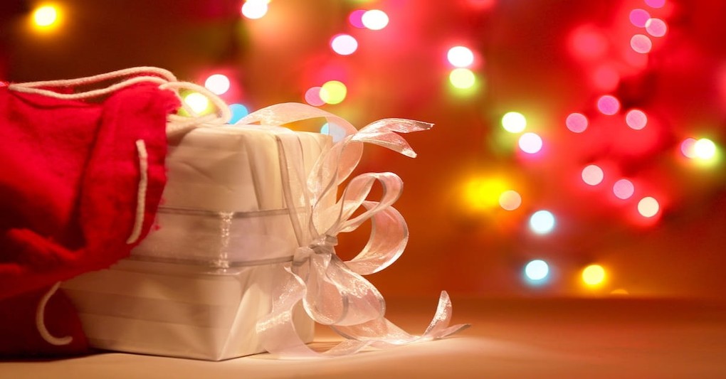 10 Actually Meaningful Gifts to Give This Year