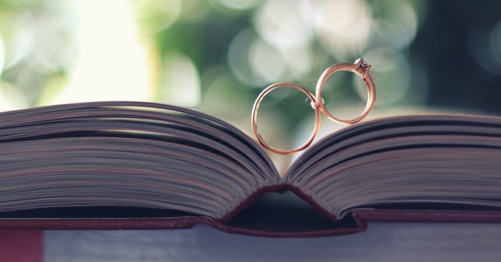 10 Bible Verses to Read at a Wedding
