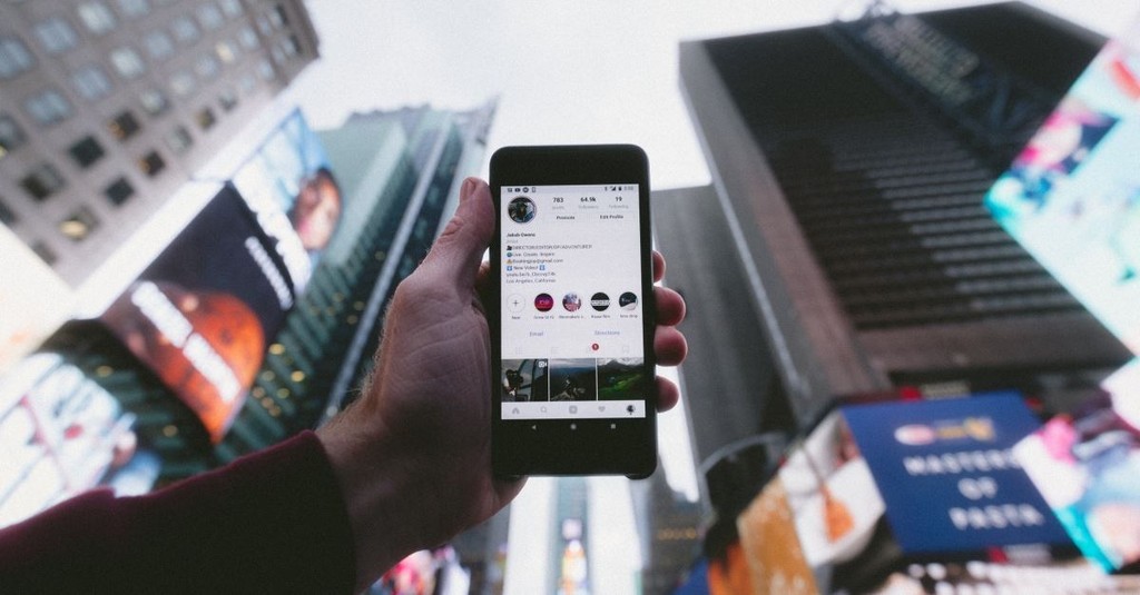 9 Social Media Habits Christians Need to Break
