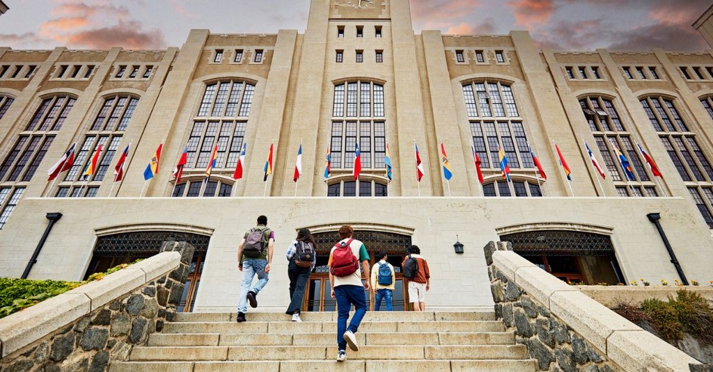 3 Prayers for the Graduate Moving Far from Home
