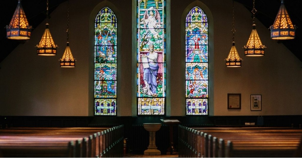 4 Ways to Get Back into the Routine of Going to Church Regularly after the Summer