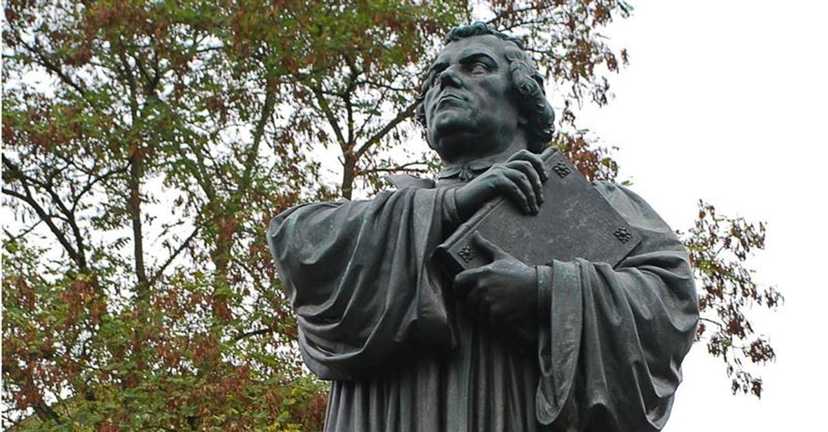 Martin Luther statue holding Bible, Martin Luther Protestant Reformation