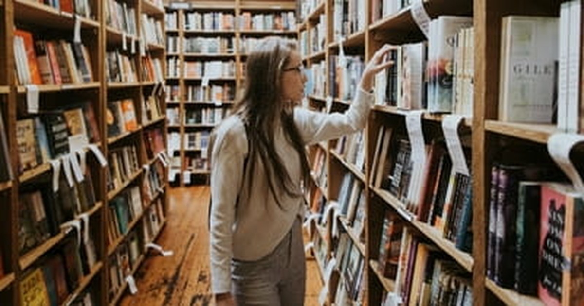 young woman browsing library shelf