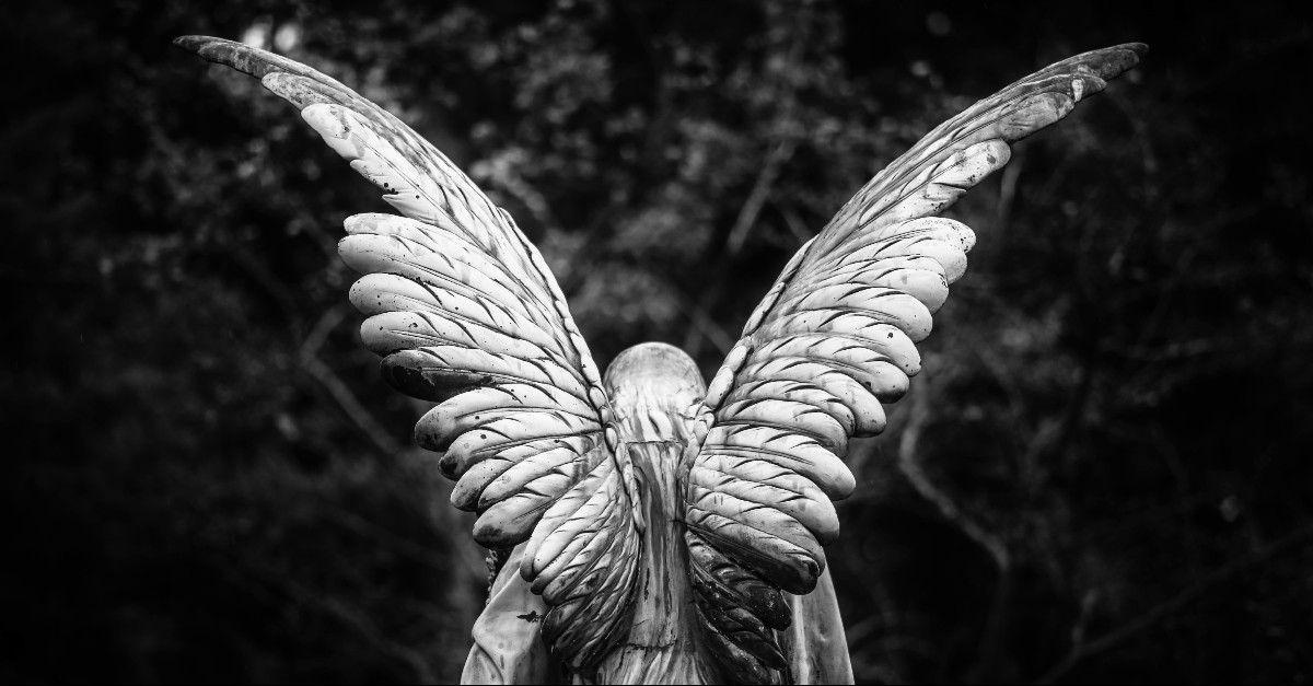 A weeping angel statue
